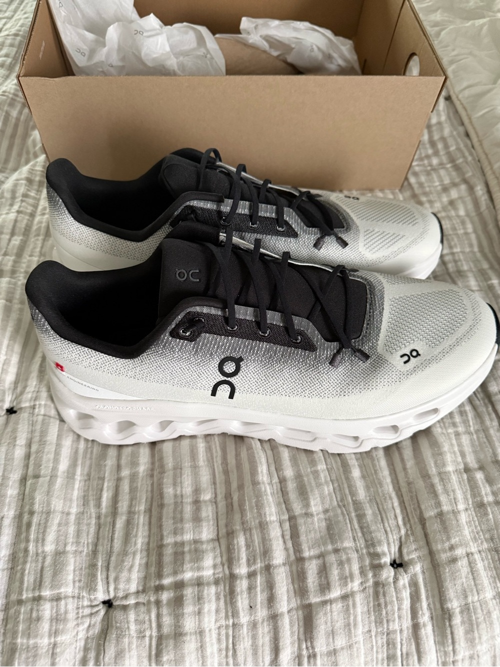 On Running Men's Cloudswift Lightweight White/Black Running Shoes - Picture 3 of 7